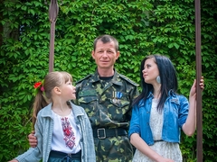 Андрій з доньками